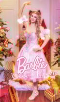 Cosplay de Barbie Casse-Noisette, debout.