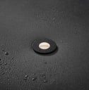 Foco empotrable MINI MINUS ultracompacto en techo oscuro, iluminación discreta