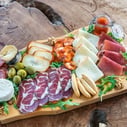 Planche de charcuterie et fromages, spécialités portugaises