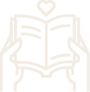 Handen die een boek met gedeelde herinneringen symboliseert