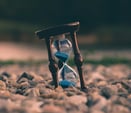 image symbolisant l'optimisation du temps administratif pour une gestion plus efficace des projets.