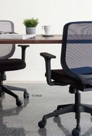 Two Sensit T127 mesh chairs at a wooden desk with books, mugs, and plant decor