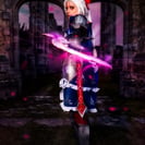 Cosplay de Diana Battle Queen tendant l'épée.