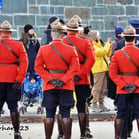 Jour du souvenir, soldats en rouge.