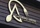 Mockup logo Catering Andini pada papan restoran elegan