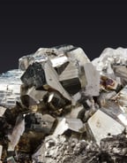 a piece of metal pirita