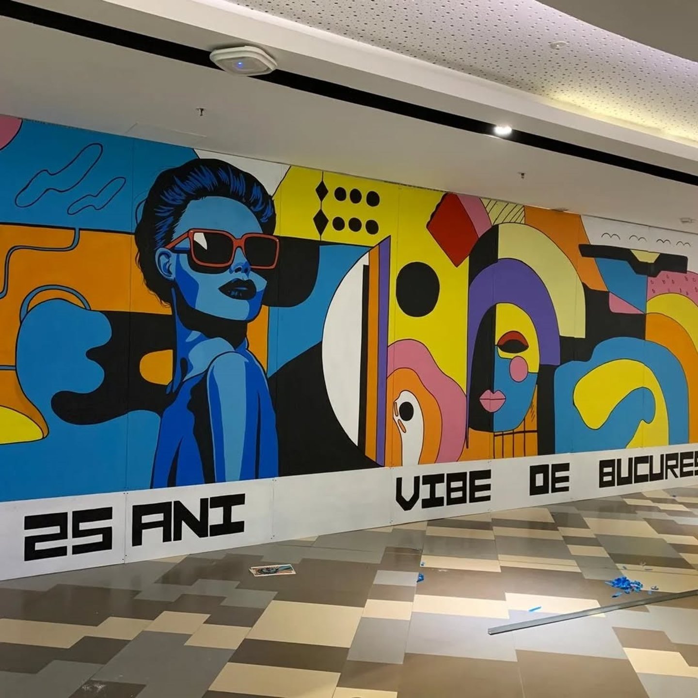 Detaliu portret mural modern colorat.