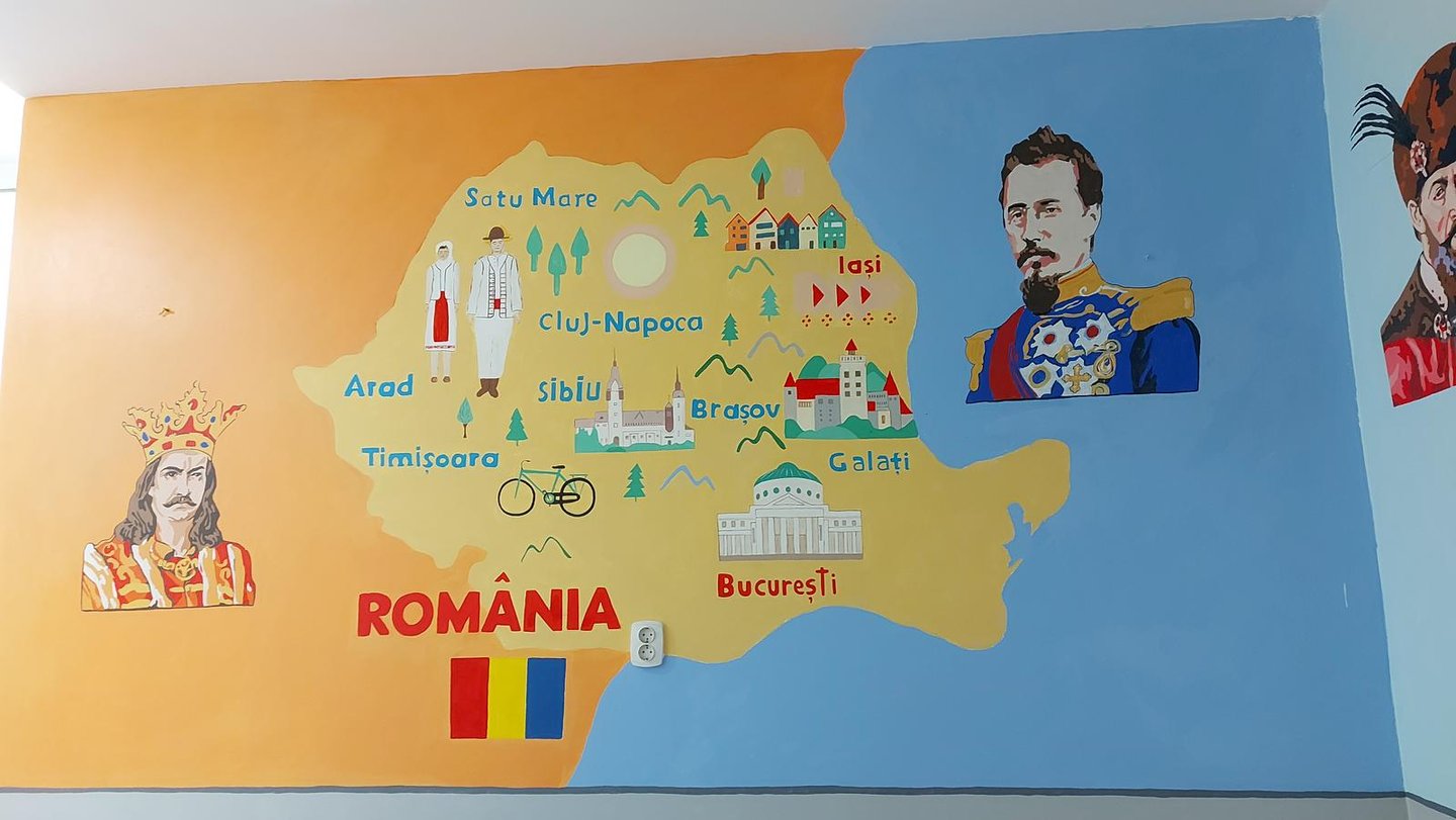 Pictură murală harta României școală.