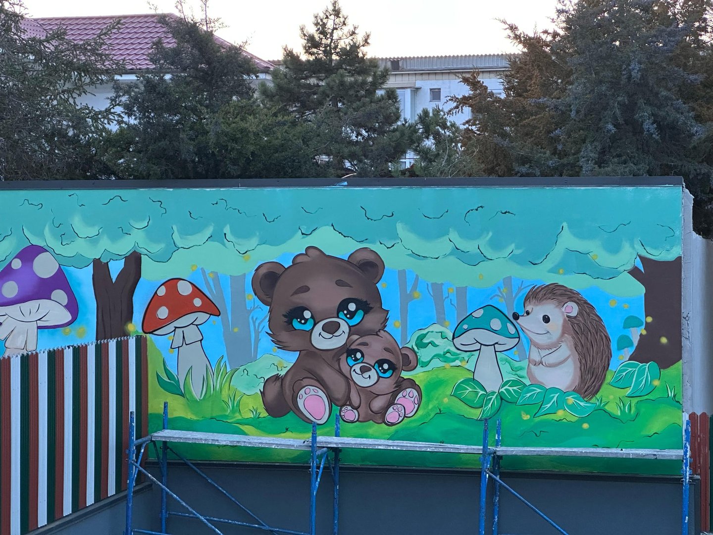 Pictură murală exterioară ursuleți.