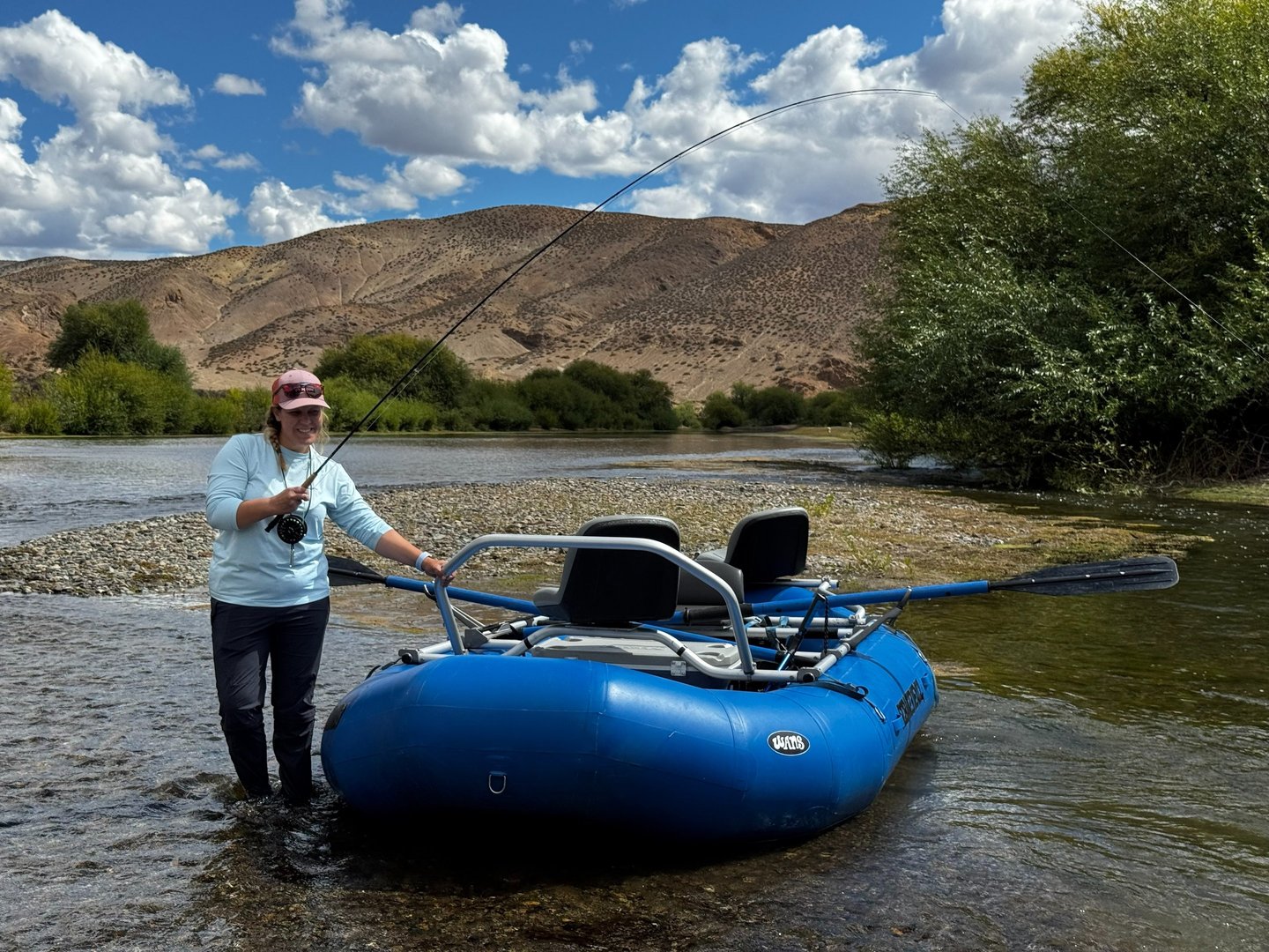 poly flotando el rio chubut