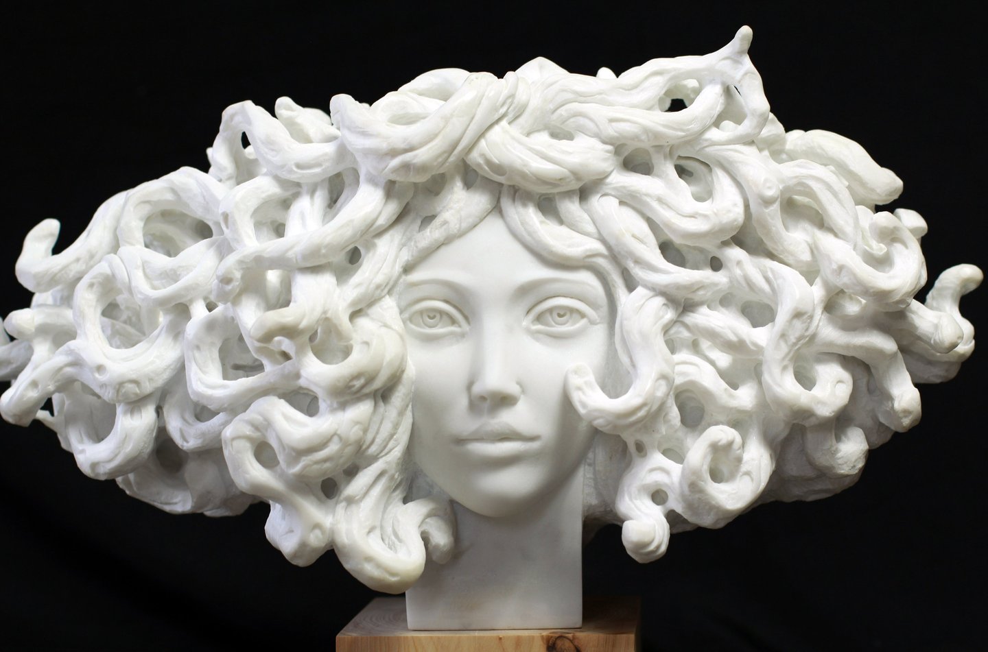 « Alliance 4 » sculpture en marbre de Carrare du sculpteur français "Herrel"