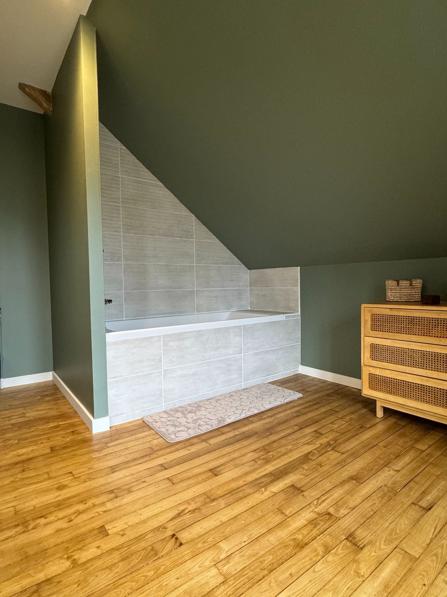 Salle de bain sous comble Lot