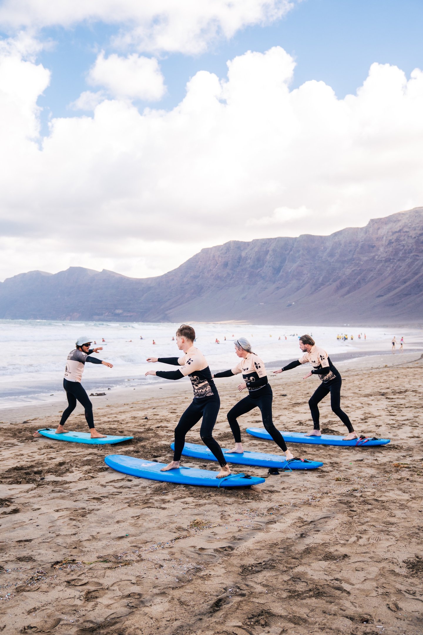 cours de surf en français à la Plage de Famara