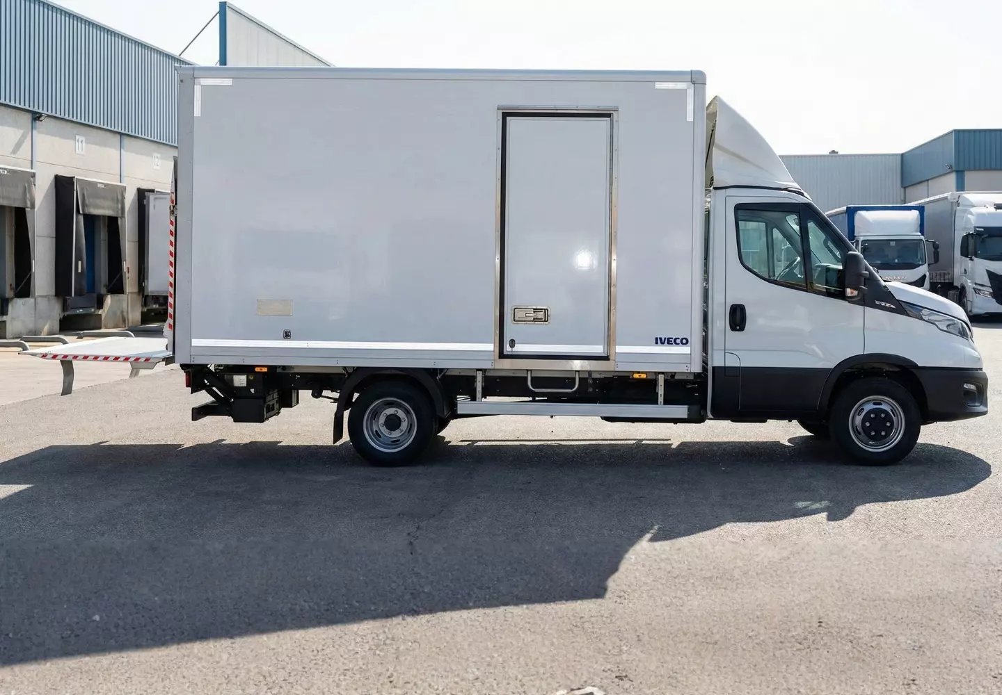 camión 3500kg IVECO Daily