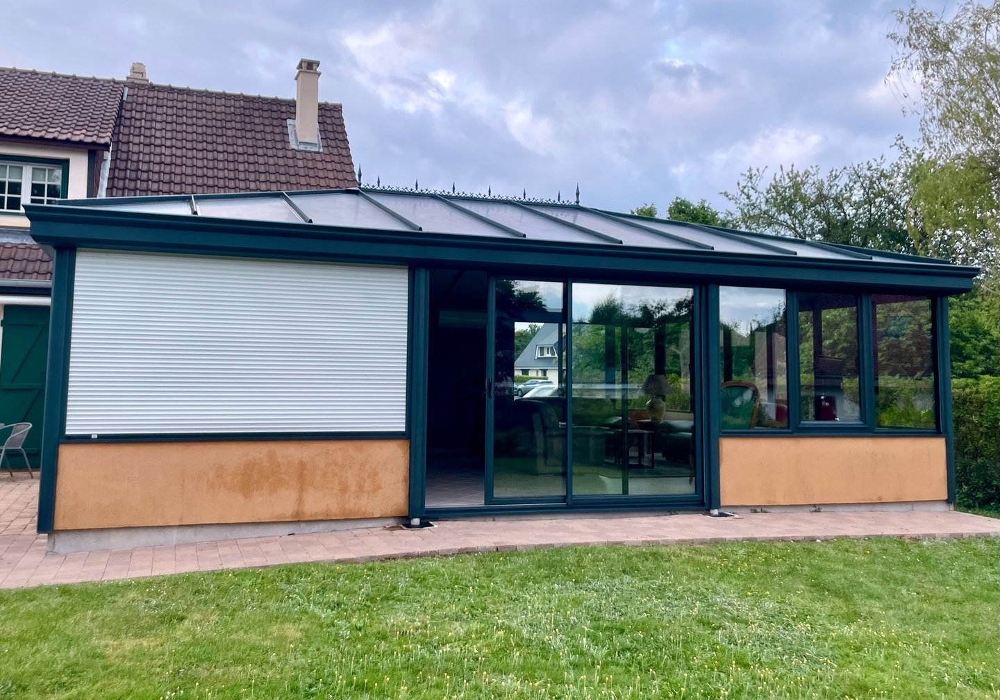 avant - après nettoyage de toiture de véranda en hauteur par m&m services pro rouen