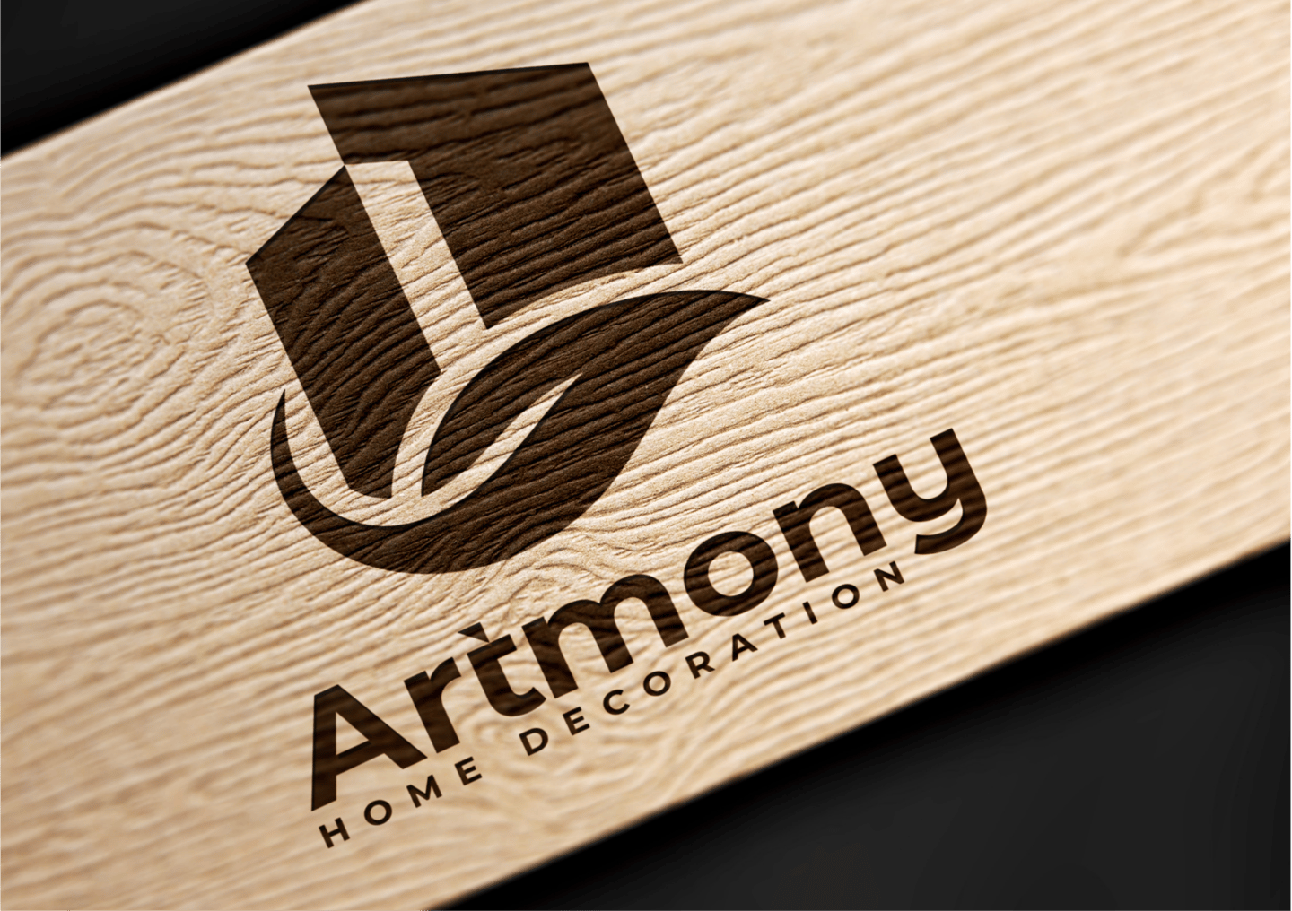 Logo décoration intérieure gravé sur une surface en bois pour une marque de design d'intérieur