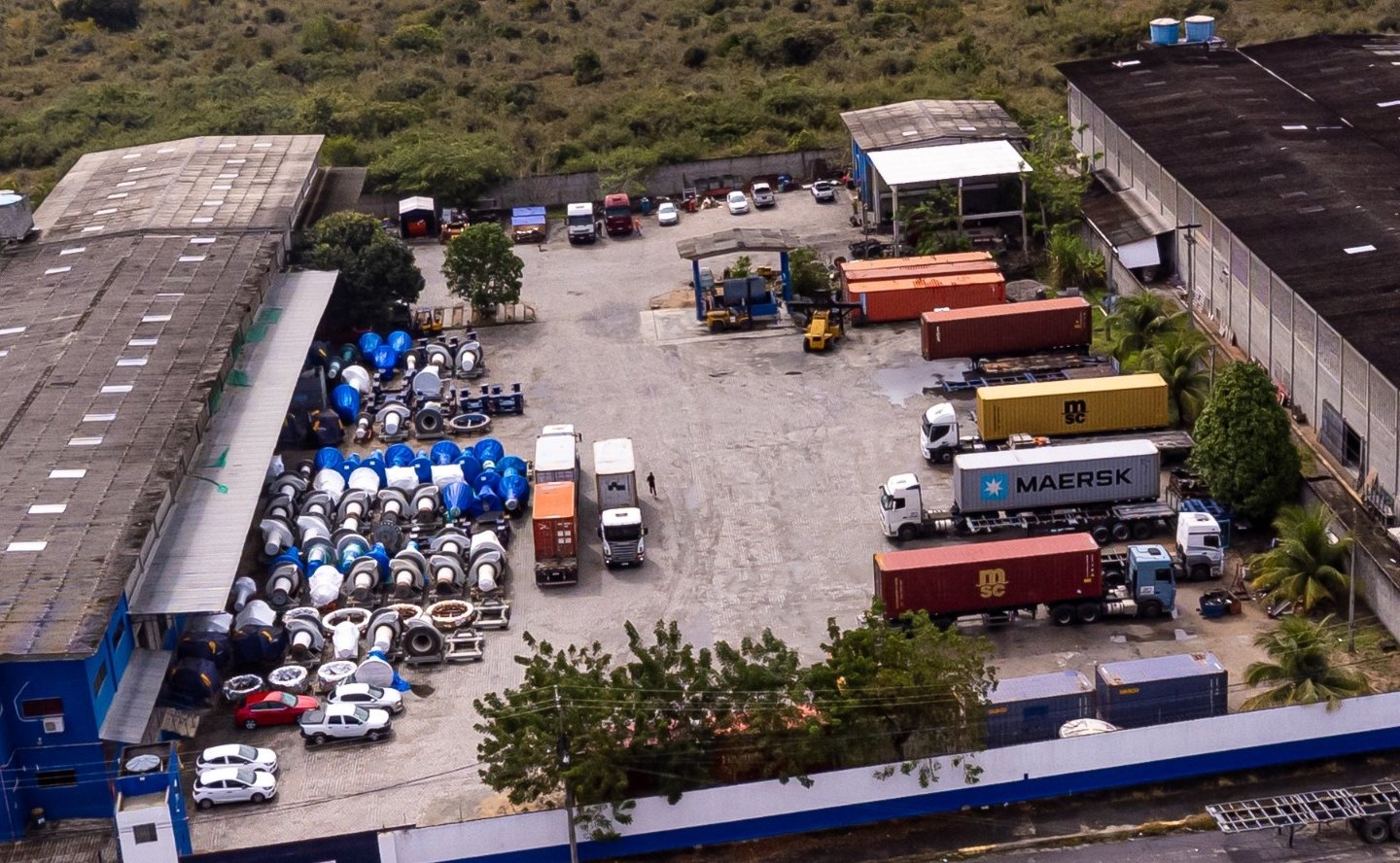 a large group of vehicles parked in a parking lot