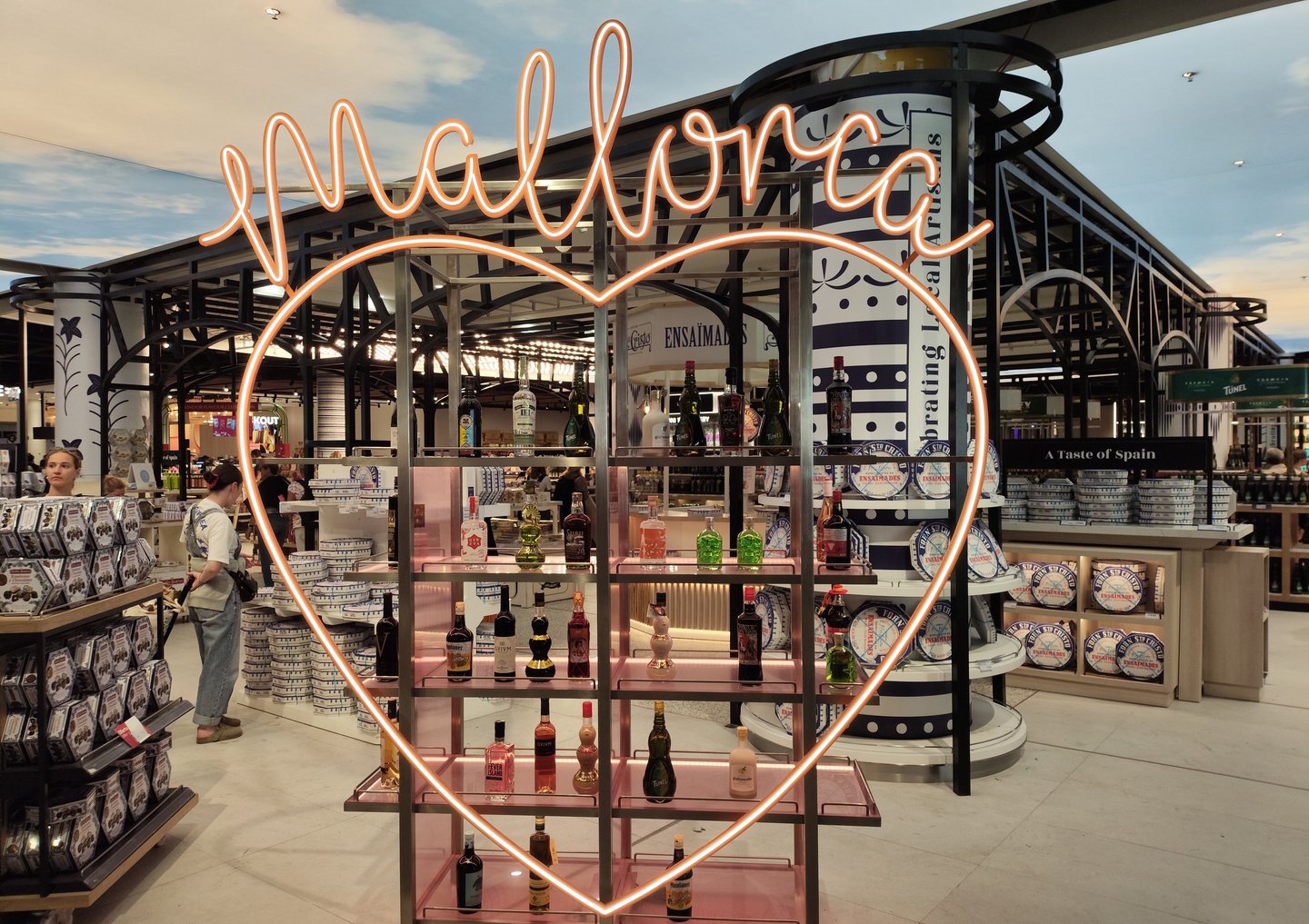 a heart shaped neon sign that says Mallorca at Mallorca airport.