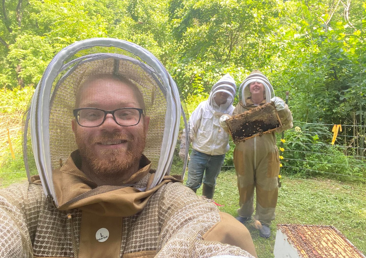 Guida Definitiva alla Scelta della Tuta da Apicoltura: Protezione, Comfort e Qualità nel 2025