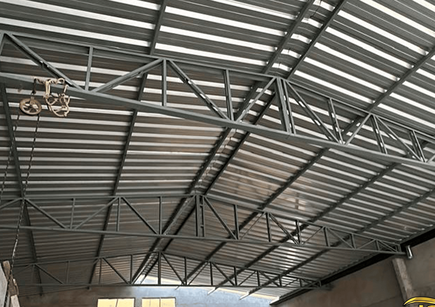 estrutura e telha de aço galvanizado