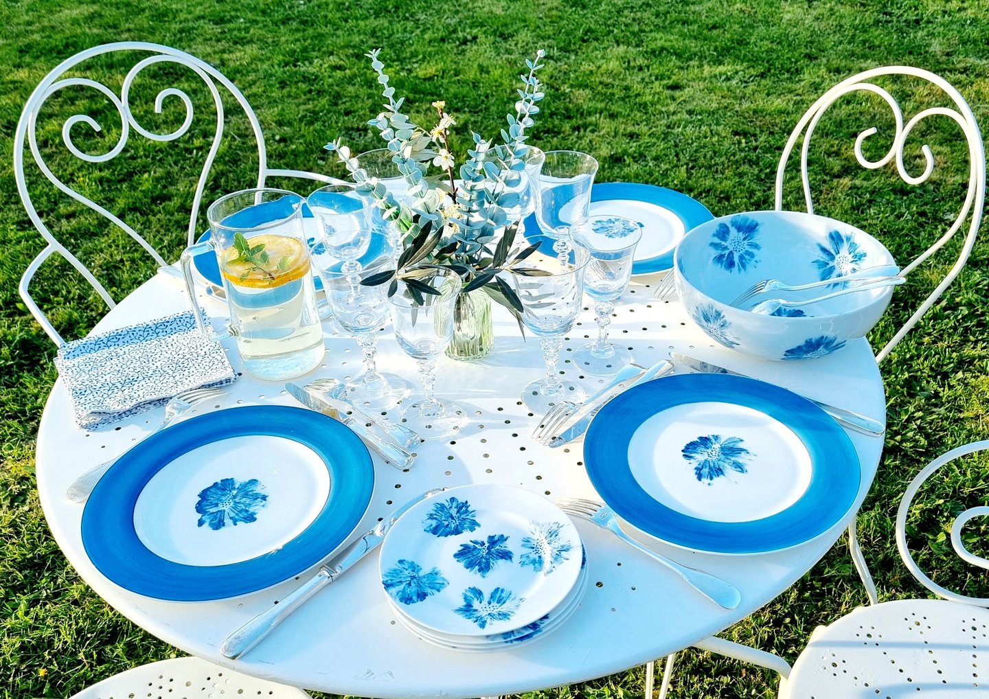 assiette et service en porcelaine bleu