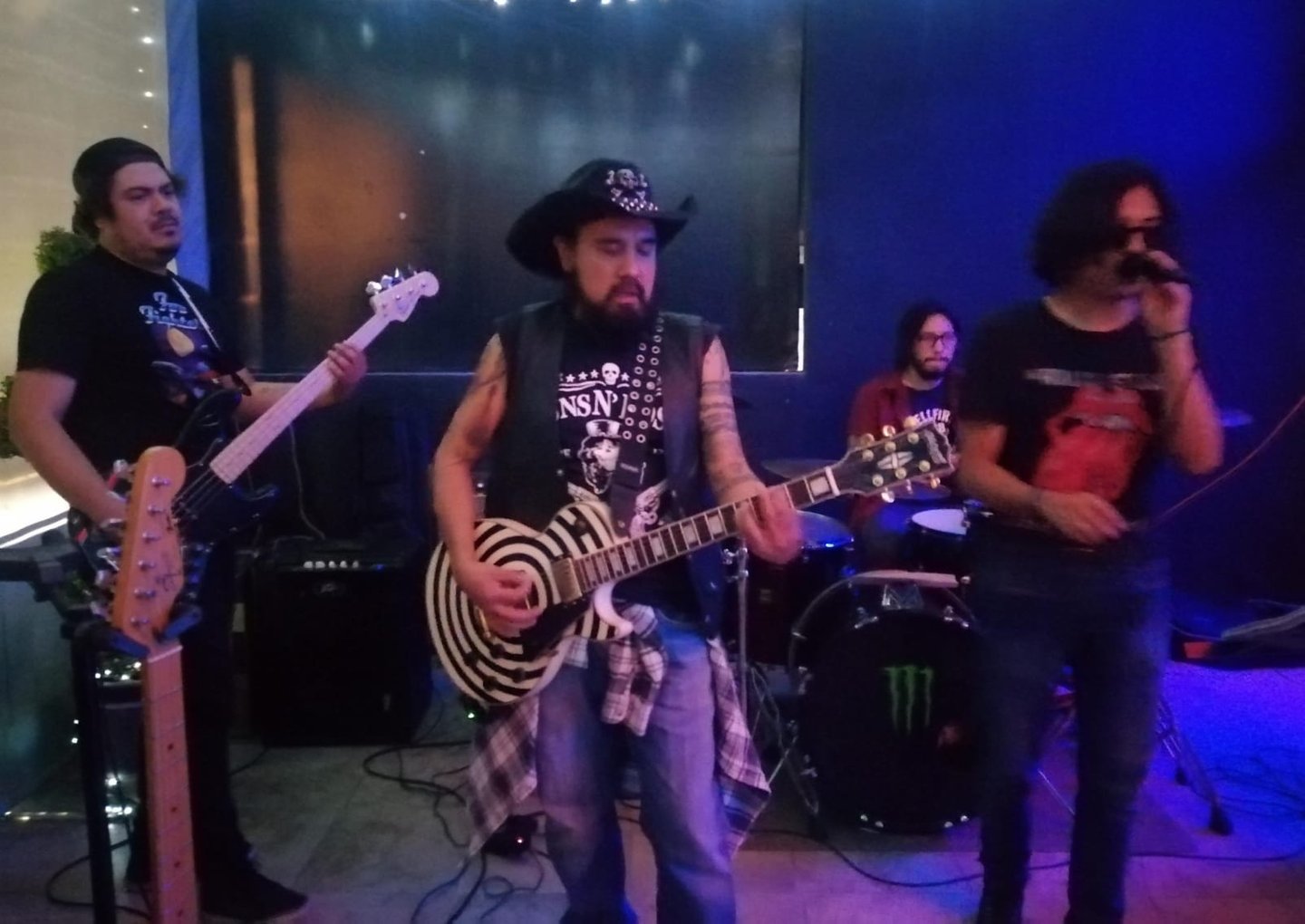 Banda de rock Re-Play 1