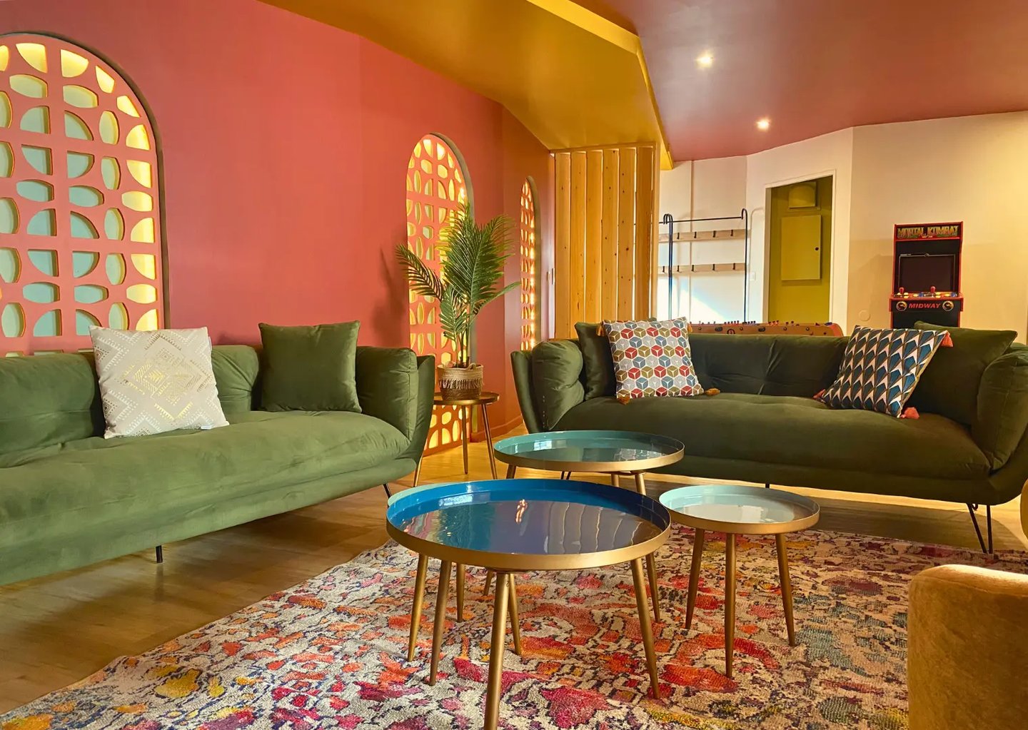 Friendly lounge with sofas and coffee tables for professional accommodation in Saint-Omer
