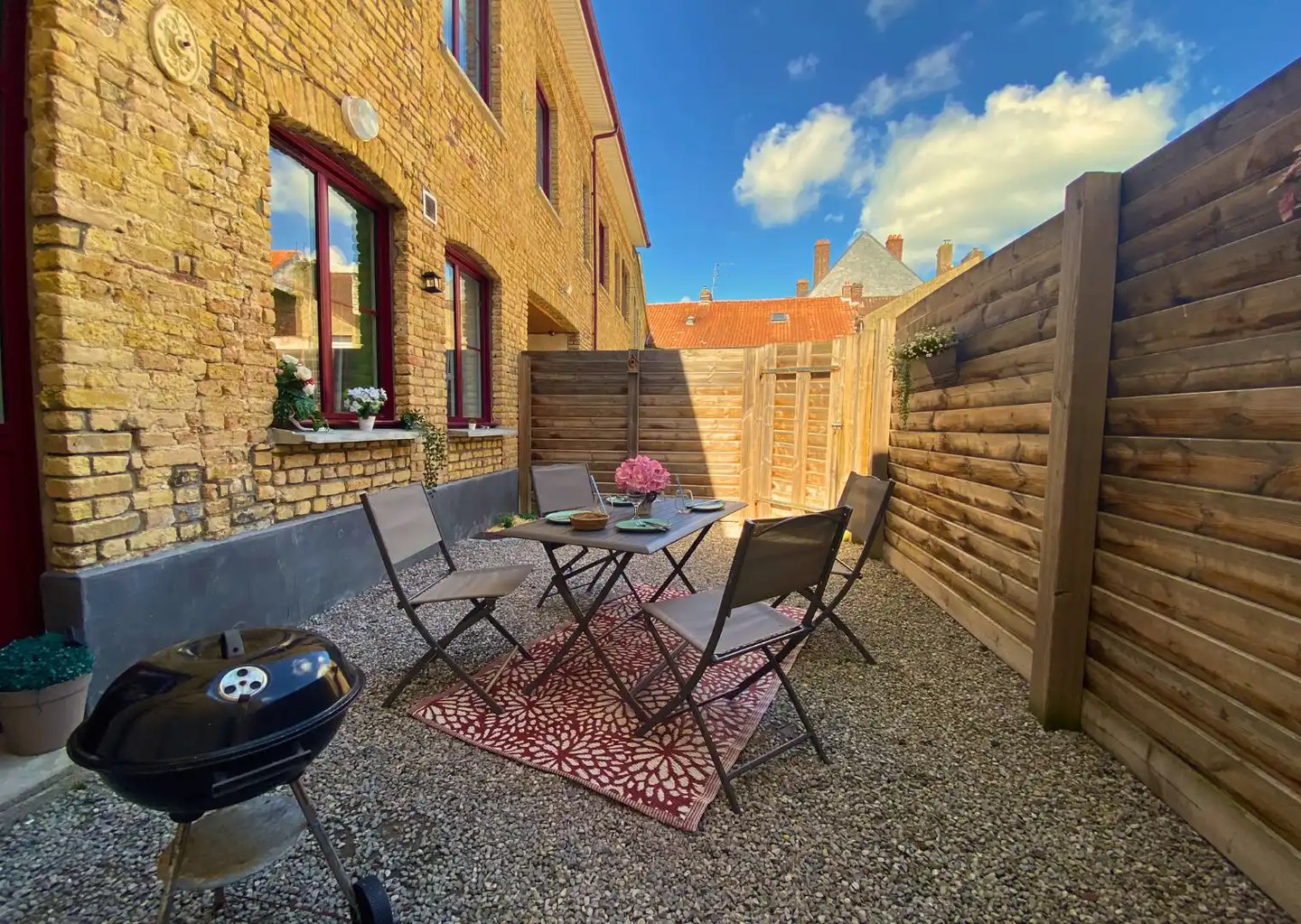 Private outdoor terrace, corporate accommodation in Saint-Omer