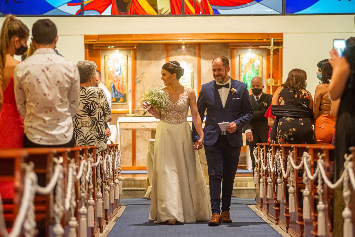Salida de los novios de la Parroquia Corazón Eucarístico de Jesús
