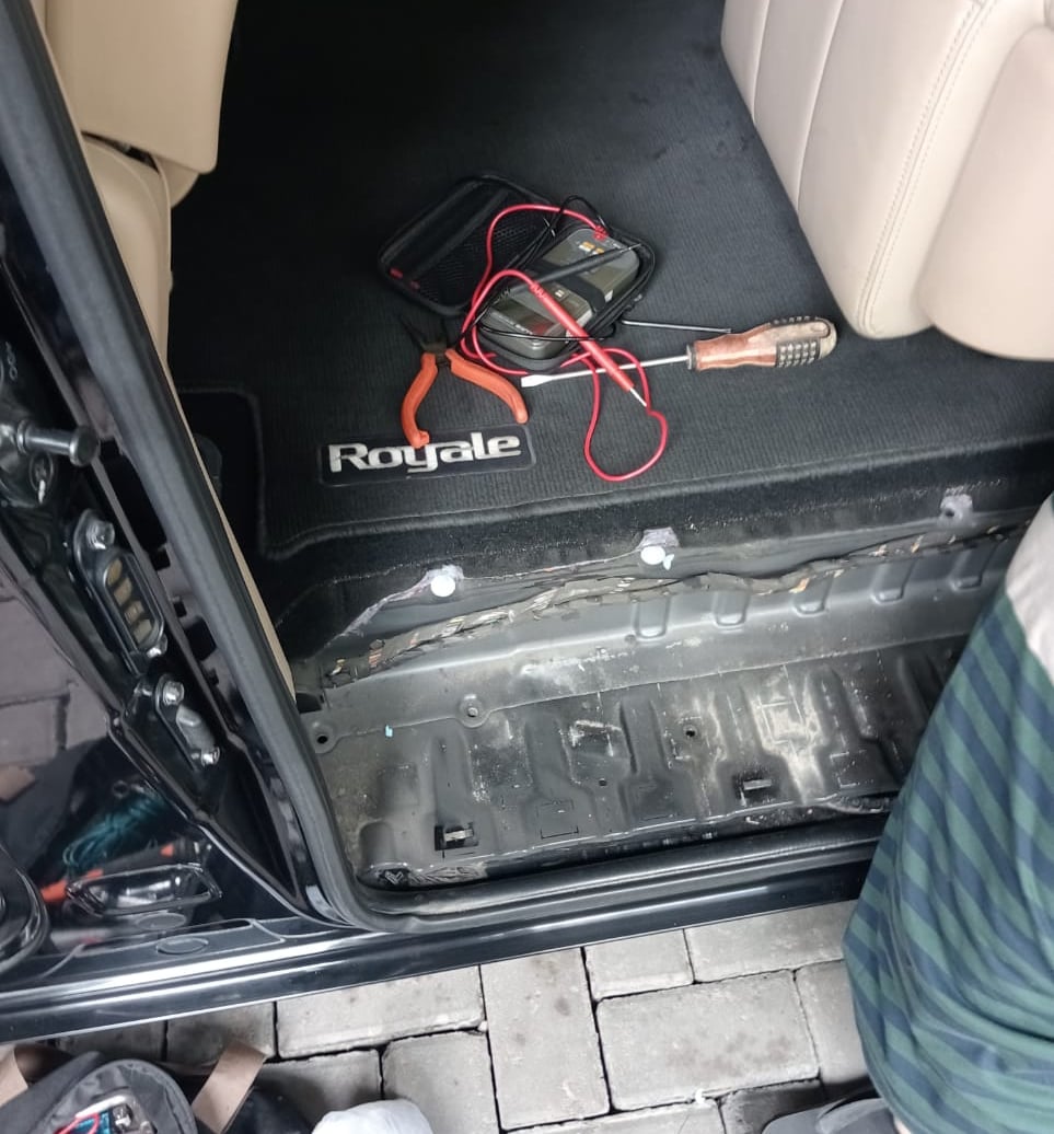 Service sliding door hyundai h1 