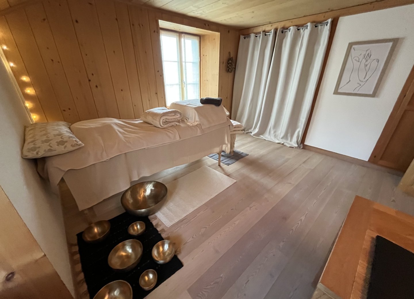 Séances de réflexologie et bols chantants. Accessible depuis Chaux-de-fonds, le Locle, Morteau