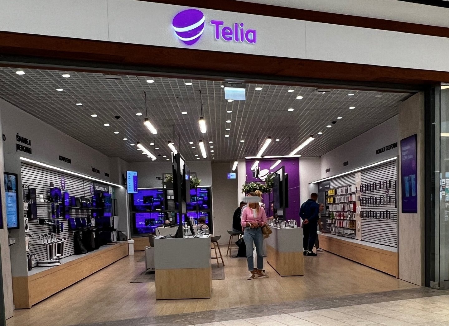 Telia salonai