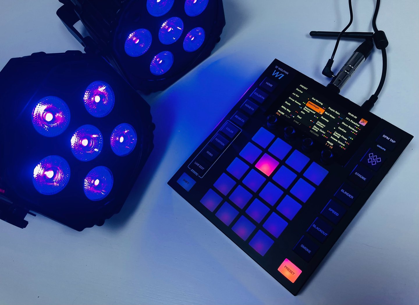 Wolfmix, matériel de gestion d'éclairage sans fil en soirée privée avec DJ dans le VAR, à Toulon
