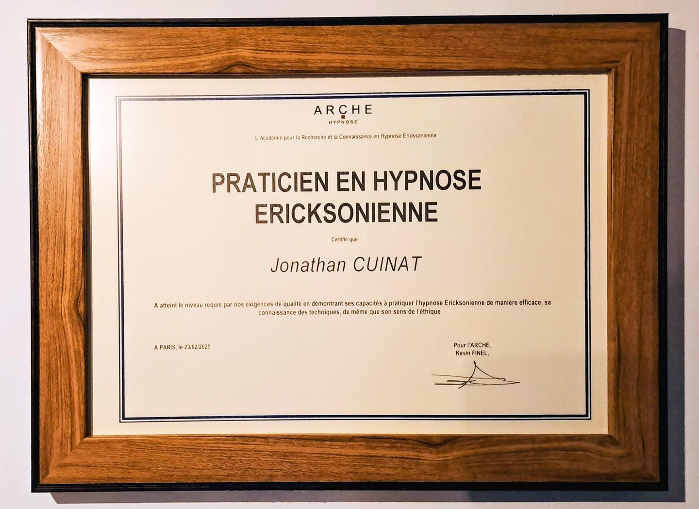Jonathan Cuinat praticien hypnose ericksonienne en visio