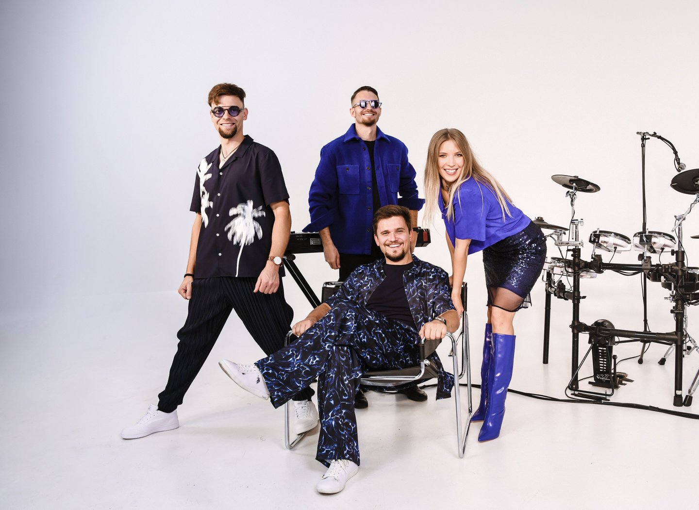 iki menulio gyvo garso grupe