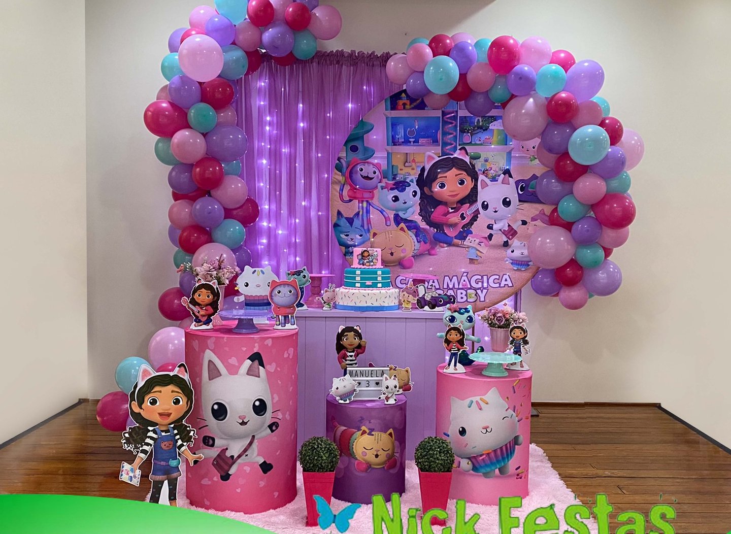 Aluguel de decoração infantil A Casa Mágica da Gaby na Freguesia do Ó com mesa decorada temática