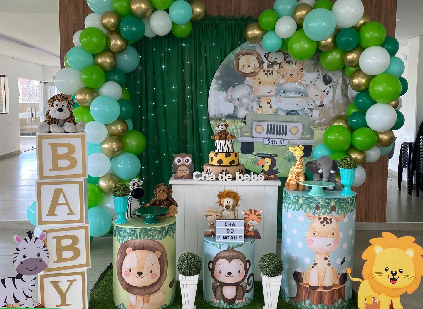 Aluguel de decoração infantil Safari na Freguesia do Ó com mesa decorada temática para festa