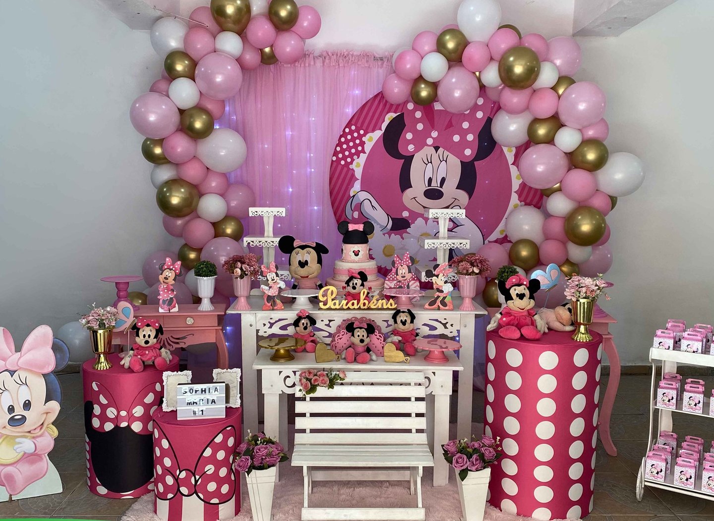 Aluguel de decoração infantil Minnie Rosa na Freguesia do Ó com mesa decorada temática para festa