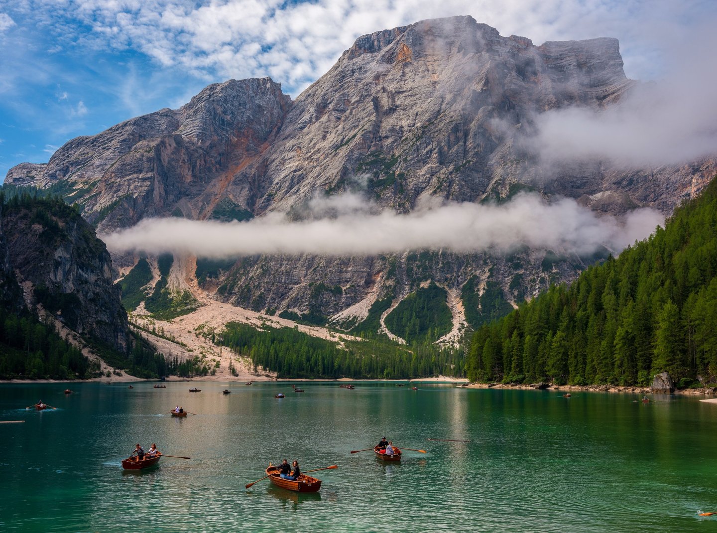 Les barques au petit matin sur le Lago di Braies