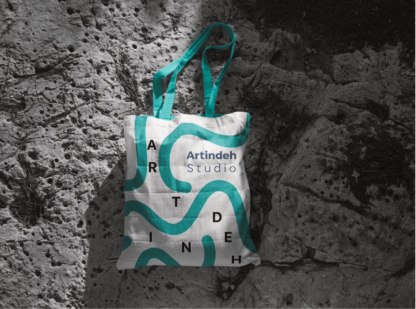 Werbematerial für Corporate Identity  und Branding für Artindeh Kunstplatform - Tasche