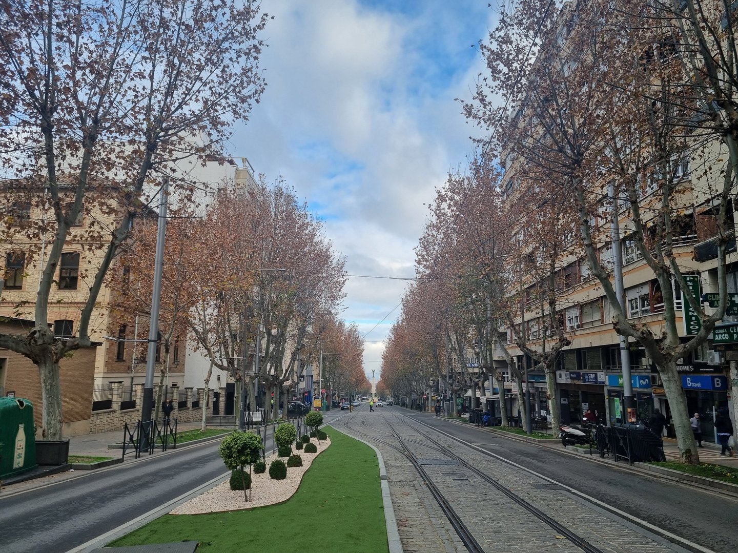 Jaen centro l Asociación de vecinos. Paseo de la Estación en otoño. 2025. Jaén Centro. Centro Jaen