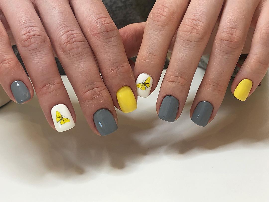 Klientės nagus papuošėme drugeliais