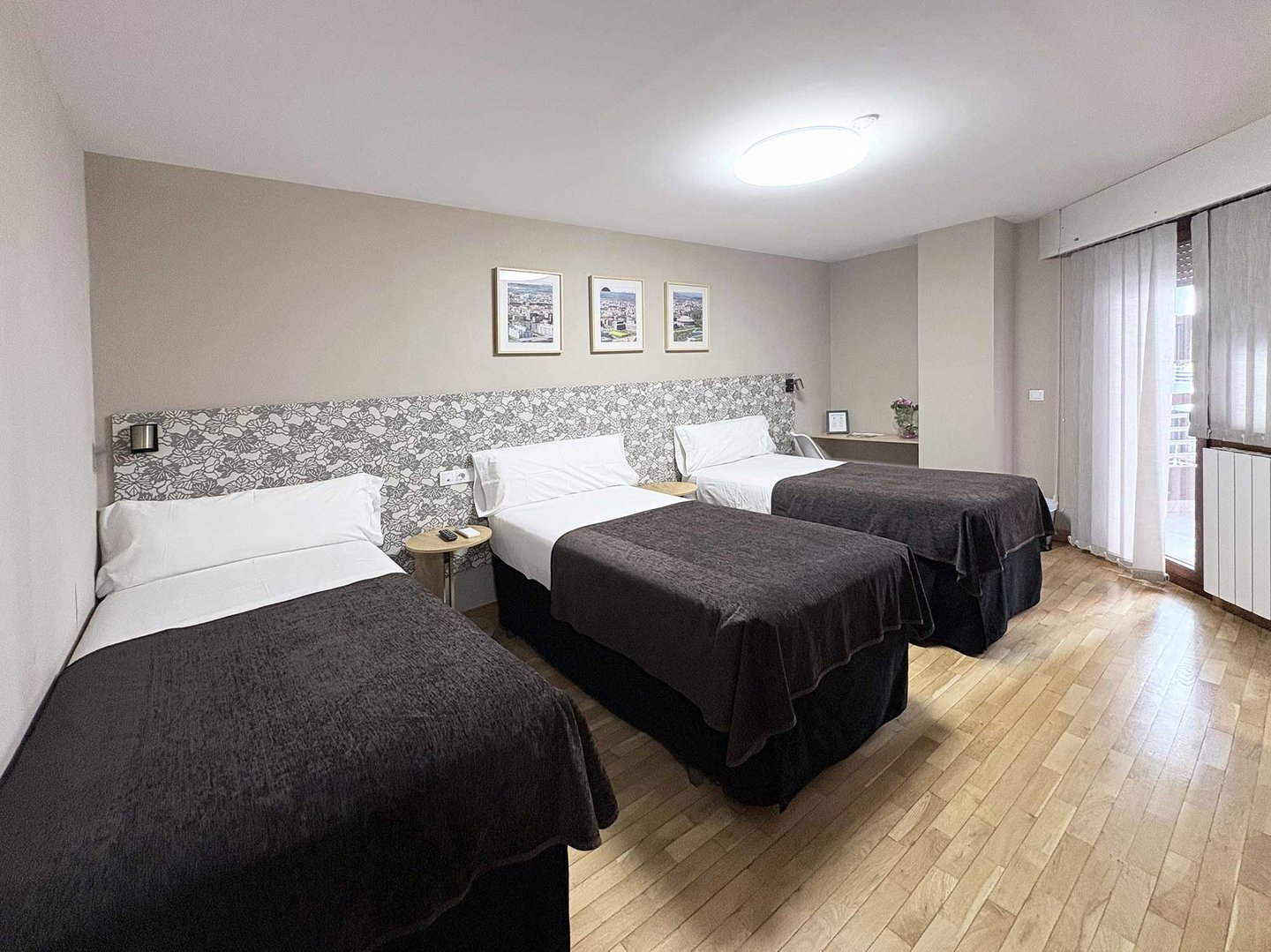 Habitación doble o triple con baño privado en Logroño