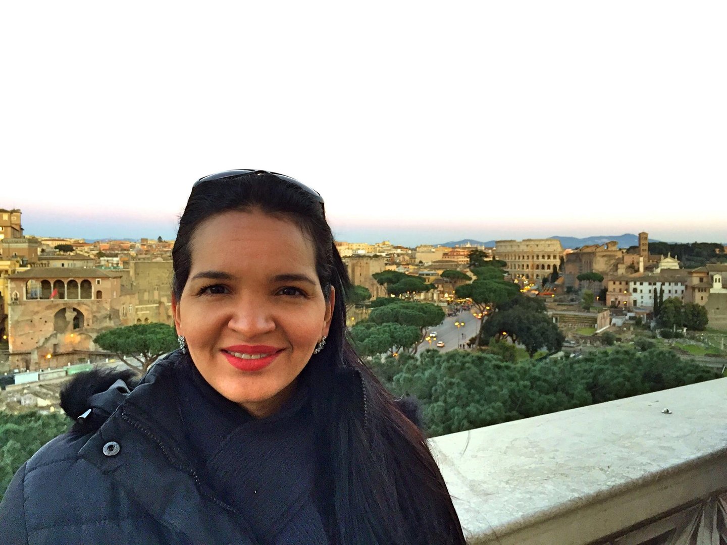 Imagem da Dra Bianca Santos no alto do Altare della Patria em Roma Itália , todos direitos reservados.