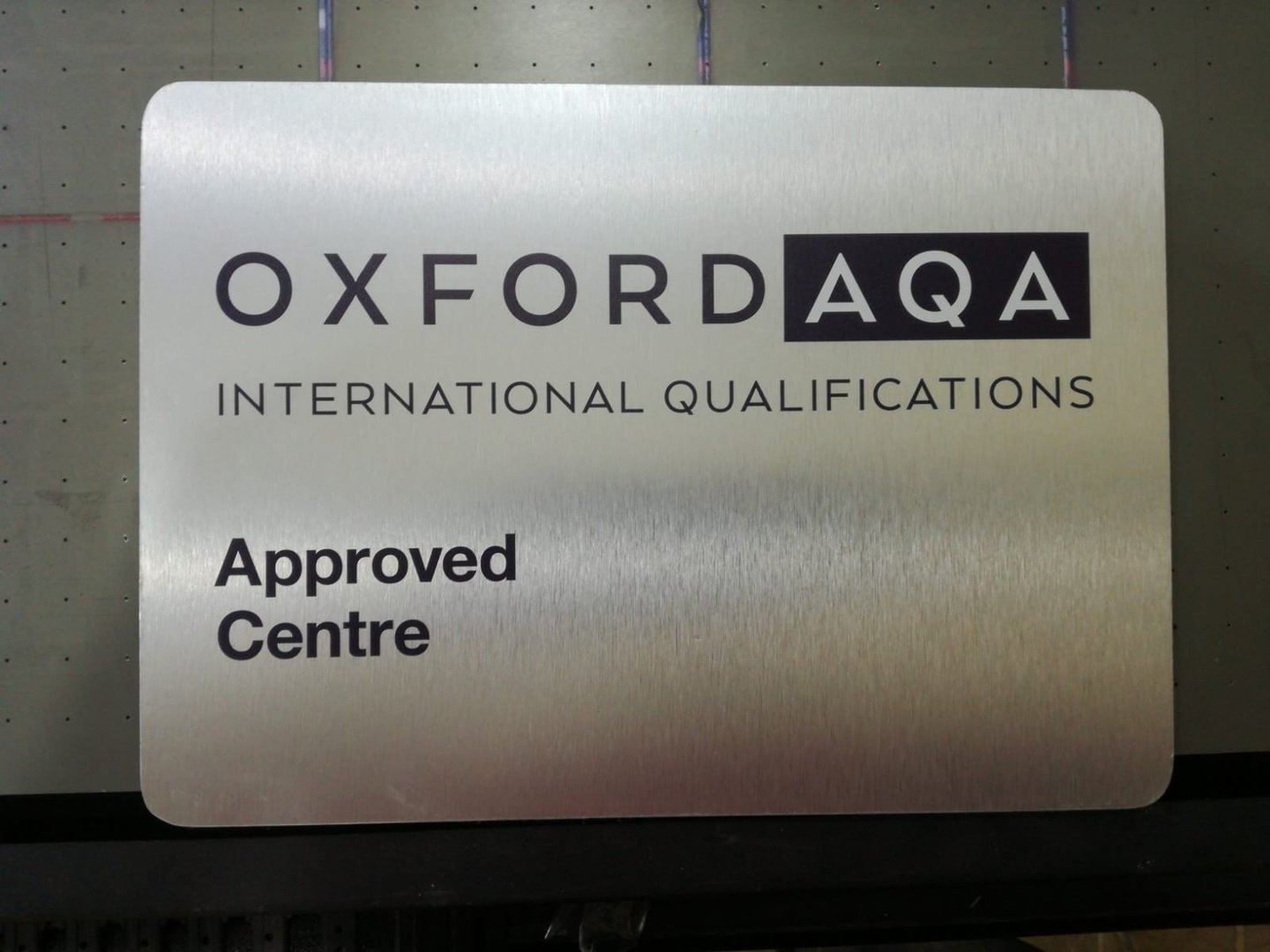 Sharp UV printing on metal plate