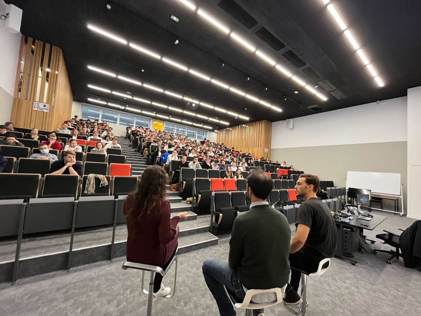 Urone conference - Elina Cohen-Peirano talking to students