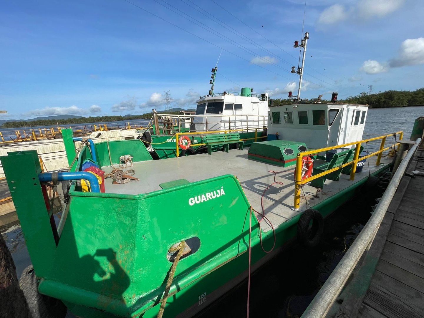 Rebocador e Empurrador no porto de Santos