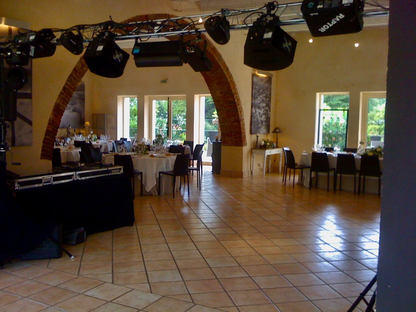 SOnorisation et éclairage pour évènement privé dans un domaine