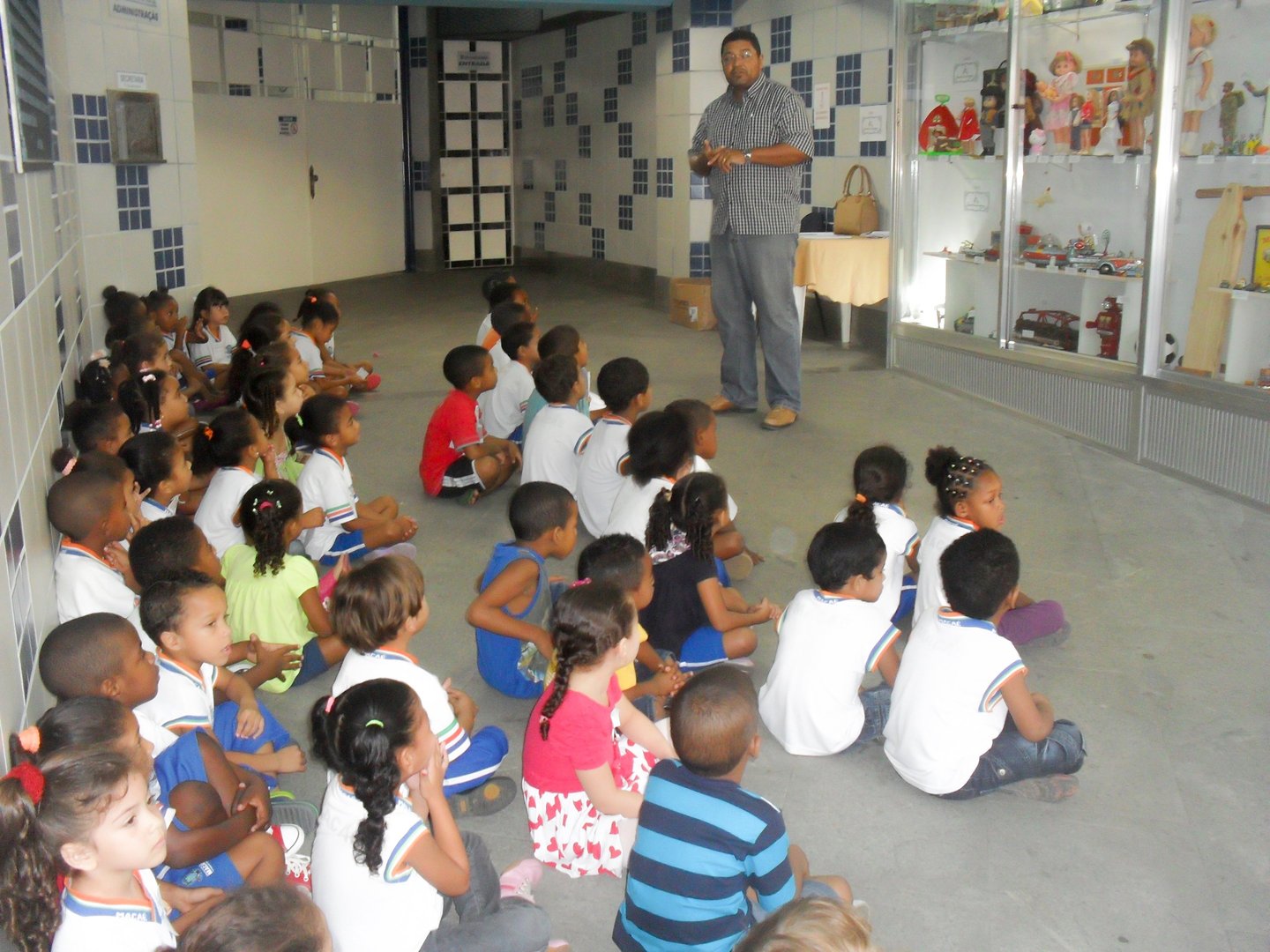 Conversa com crianças de escolas municipais