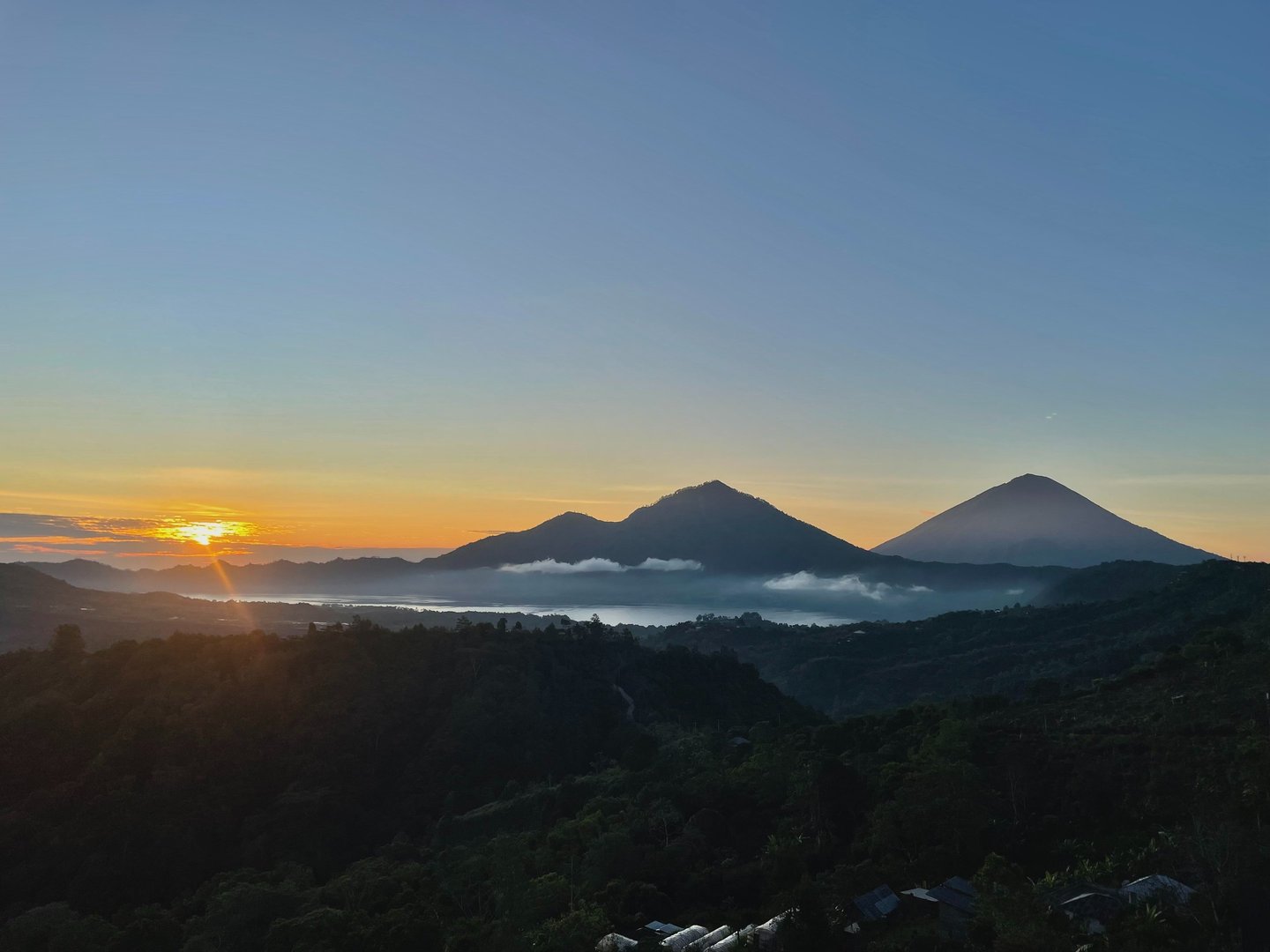 wschód słońca na wulkanie Bali